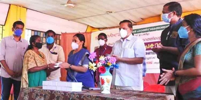 ആറന്മുള മണ്ഡലത്തിലെ ഡിജിറ്റല് പഠനോപകരണ വിതരണോദ്ഘാടനം മന്ത്രി വീണാ ജോര്ജ് നിര്വഹിച്ചു ആറന്മുള മണ്ഡലത്തിലെ ഡിജിറ്റല് പഠനോപകരണ വിതരണോദ്ഘാടനം മന്ത്രി വീണാ ജോര്ജ് നിര്വഹിച്ചു