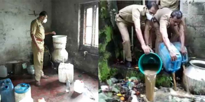 വടശേരിക്കര ടൗണിൽ ചാരായ നിര്മ്മാണം ; 265 ലിറ്റർ കോടയും മൂന്നു ലിറ്റർ ചാരായവും പിടിച്ചു വടശേരിക്കര ടൗണിൽ ചാരായ നിര്മ്മാണം ; 265 ലിറ്റർ കോടയും മൂന്നു ലിറ്റർ ചാരായവും പിടിച്ചു