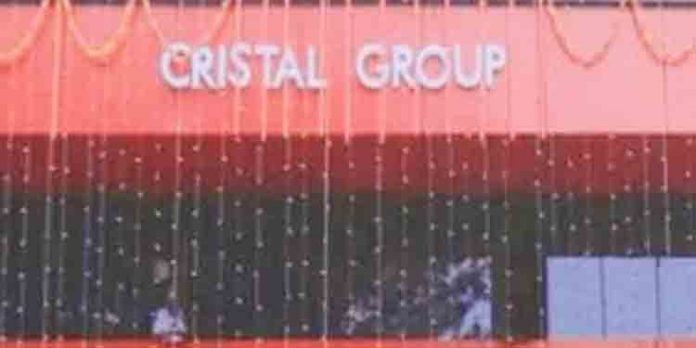 തൊടുപുഴ ക്രിസ്റ്റല് ഫിനാന്സിലെ ജീവനക്കാരെ നിക്ഷേപകര് നടുറോഡിലിട്ടു മര്ദ്ദിച്ചു തൊടുപുഴ ക്രിസ്റ്റല് ഫിനാന്സിലെ ജീവനക്കാരെ നിക്ഷേപകര് നടുറോഡിലിട്ടു മര്ദ്ദിച്ചു