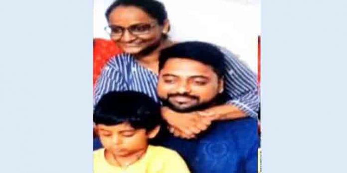 കണ്ടെയിനര് ട്രക്ക് കാറിലിടിച്ച് നാലു വയസ്സുള്ള കുഞ്ഞടക്കം മൂന്നു പേര് മരിച്ചു കണ്ടെയിനര് ട്രക്ക് കാറിലിടിച്ച് നാലു വയസ്സുള്ള കുഞ്ഞടക്കം മൂന്നു പേര് മരിച്ചു