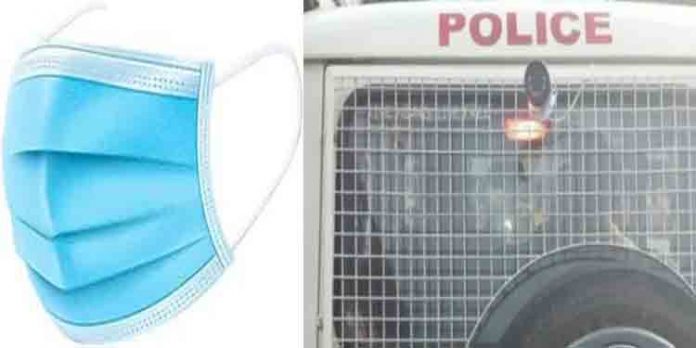 മാസ്ക് ധരിക്കാതെ എത്തിയ സ്ത്രീകളോട് പിഴ അടയ്ക്കാന് ആവശ്യപ്പെട്ട എസ്ഐയെ സ്ഥലം മാറ്റി മാസ്ക് ധരിക്കാതെ എത്തിയ സ്ത്രീകളോട് പിഴ അടയ്ക്കാന് ആവശ്യപ്പെട്ട എസ്ഐയെ സ്ഥലം മാറ്റി