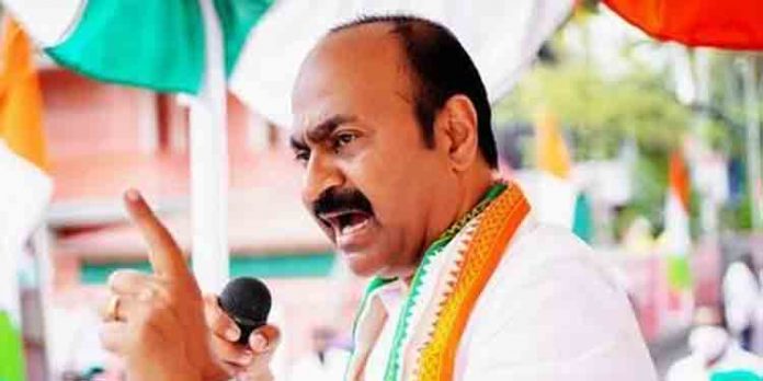 ഇന്ധനവില – കേന്ദ്ര സര്ക്കാര് കൊള്ള അവസാനിപ്പിക്കണം : വി.ഡി. സതീശന് ഇന്ധനവില – കേന്ദ്ര സര്ക്കാര് കൊള്ള അവസാനിപ്പിക്കണം : വി.ഡി. സതീശന്