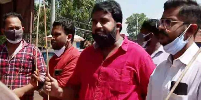 മുകേഷ് എംഎല്എയുടെ ഓഫീസിലേയ്ക്ക് ചൂരല് പ്രതിഷേധവുമായി കെ.എസ്.യു മുകേഷ് എംഎല്എയുടെ ഓഫീസിലേയ്ക്ക് ചൂരല് പ്രതിഷേധവുമായി കെ.എസ്.യു