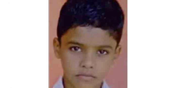 മൊബൈല് ഫോണ് കൂട്ടുകാര് തട്ടിയെടുത്തു ; ആറാം ക്ലാസുകാരന് വീടിനുള്ളില് തൂങ്ങിമരിച്ചു മൊബൈല് ഫോണ് കൂട്ടുകാര് തട്ടിയെടുത്തു ; ആറാം ക്ലാസുകാരന് വീടിനുള്ളില് തൂങ്ങിമരിച്ചു