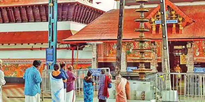 ഗുരുവായൂര് ക്ഷേത്രത്തില് കൂടുതല് നിയന്ത്രണങ്ങള് ; നാളെ മുതല് പ്രദേശവാസികള്ക്ക് പ്രവേശനം അനുവദിക്കില്ല ഗുരുവായൂര് ക്ഷേത്രത്തില് കൂടുതല് നിയന്ത്രണങ്ങള് ; നാളെ മുതല് പ്രദേശവാസികള്ക്ക് പ്രവേശനം അനുവദിക്കില്ല