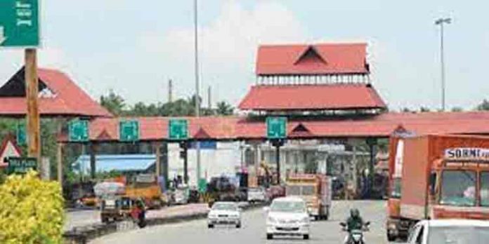 പാലിയേക്കര ടോള്പ്ലാസയില് കത്തിക്കുത്ത് ; രണ്ട് ജീവനക്കാര്ക്ക് പരുക്ക് പാലിയേക്കര ടോള്പ്ലാസയില് കത്തിക്കുത്ത് ; രണ്ട് ജീവനക്കാര്ക്ക് പരുക്ക്