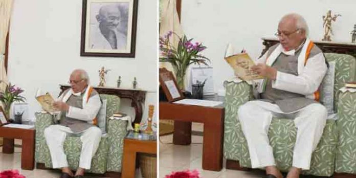 സ്ത്രീകള്ക്കു സുരക്ഷയുള്ള കേരളത്തിനായി ഗവര്ണര് ആരിഫ് മുഹമ്മദ് ഖാന്റെ ഉപവാസം ആരംഭിച്ചു സ്ത്രീകള്ക്കു സുരക്ഷയുള്ള കേരളത്തിനായി ഗവര്ണര് ആരിഫ് മുഹമ്മദ് ഖാന്റെ ഉപവാസം ആരംഭിച്ചു