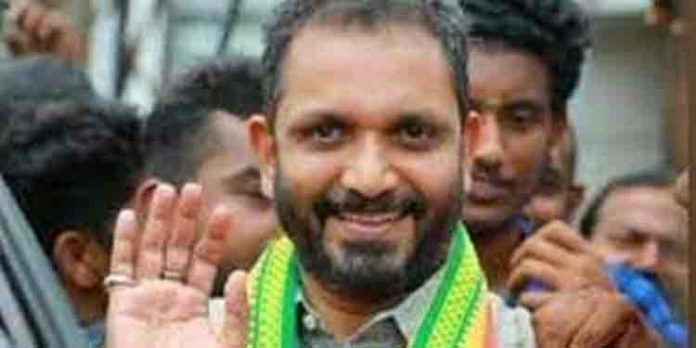 കൊടകര കുഴല്പ്പണകേസില് ചോദ്യം ചെയ്യലിനായി ബി.ജെ.പി സംസ്ഥാന അദ്ധ്യക്ഷന് കെ.സുരേന്ദ്രന് അന്വേഷണസംഘത്തിന് മുന്നില് ഹാജരായി കൊടകര കുഴല്പ്പണകേസില് ചോദ്യം ചെയ്യലിനായി ബി.ജെ.പി സംസ്ഥാന അദ്ധ്യക്ഷന് കെ.സുരേന്ദ്രന് അന്വേഷണസംഘത്തിന് മുന്നില് ഹാജരായി