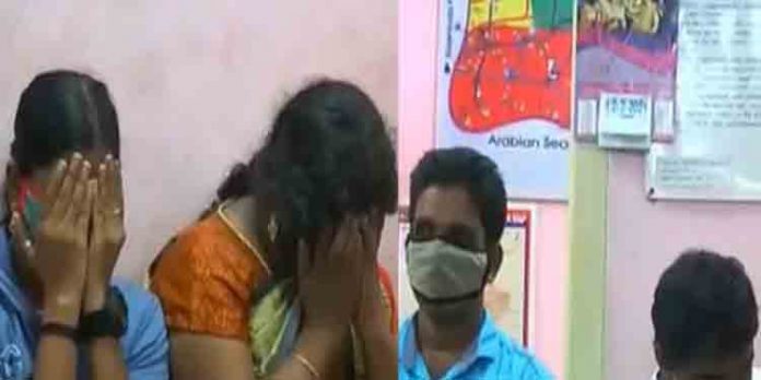 കന്യാകുമാരിയില് ആരാധനാലയത്തിന്റെ മറവില് പെണ്വാണിഭം ; മലയാളികള് ഉള്പ്പെടെ ഏഴുപേര് പിടിയില് കന്യാകുമാരിയില് ആരാധനാലയത്തിന്റെ മറവില് പെണ്വാണിഭം ; മലയാളികള് ഉള്പ്പെടെ ഏഴുപേര് പിടിയില്