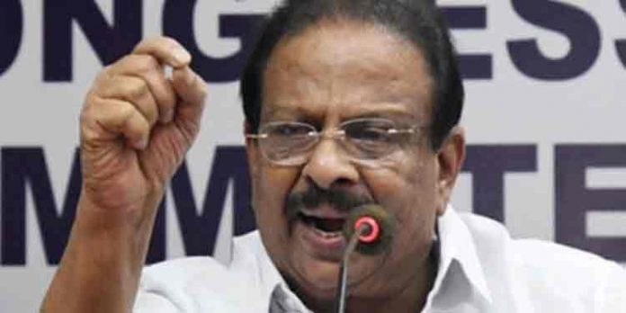 തുറക്കുന്ന കടകള് അടപ്പിക്കാന് പോലിസ് ശ്രമിച്ചാല് വ്യാപാരികള്ക്കൊപ്പം കോണ്ഗ്രസ് ഉണ്ടാവും ; കെ സുധാകരന് തുറക്കുന്ന കടകള് അടപ്പിക്കാന് പോലിസ് ശ്രമിച്ചാല് വ്യാപാരികള്ക്കൊപ്പം കോണ്ഗ്രസ് ഉണ്ടാവും ; കെ സുധാകരന്