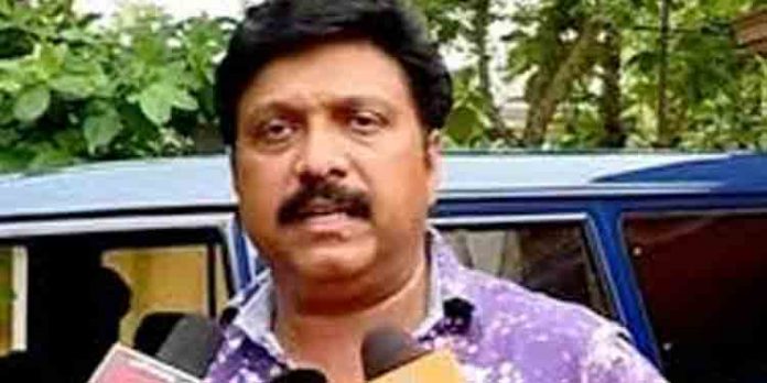 പത്തനാപുരം എം.എല്.എ കെ ബി ഗണേഷ് കുമാറിന്റെ ഓഫീസിന് നേരെ ആക്രമണം ; പാര്ട്ടി പ്രവര്ത്തകന് വെട്ടേറ്റു പത്തനാപുരം എം.എല്.എ കെ ബി ഗണേഷ് കുമാറിന്റെ ഓഫീസിന് നേരെ ആക്രമണം ; പാര്ട്ടി പ്രവര്ത്തകന് വെട്ടേറ്റു