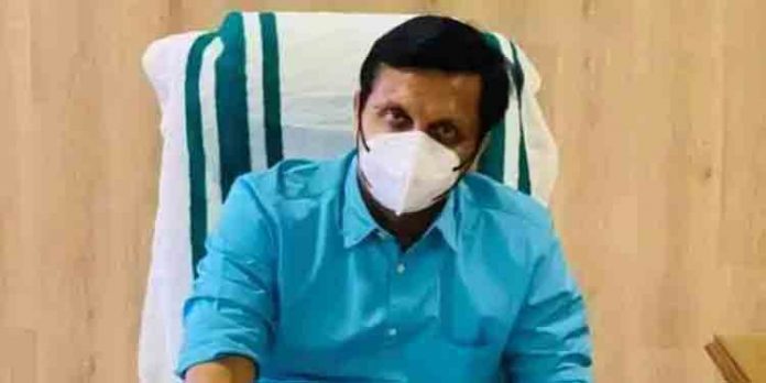 പൊതു മരാമത്ത് സ്ഥലങ്ങള് പരസ്യ കമ്പിനികള് കയ്യേറുന്നു ; കര്ശന നടപടിയെടുക്കുമെന്ന് മന്ത്രി പൊതു മരാമത്ത് സ്ഥലങ്ങള് പരസ്യ കമ്പിനികള് കയ്യേറുന്നു ; കര്ശന നടപടിയെടുക്കുമെന്ന് മന്ത്രി