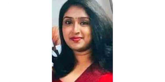 മതിയായ യോഗ്യതയില്ലാതെ വ്യാജ അഭിഭാഷക കോടതിയില് പ്രാക്ടീസ് ചെയ്തത് രണ്ടര വര്ഷം ; ബാര് അസോസിയേഷന് തെരഞ്ഞെടുപ്പില് വന് ഭൂരിപക്ഷത്തില് വിജയം മതിയായ യോഗ്യതയില്ലാതെ വ്യാജ അഭിഭാഷക കോടതിയില് പ്രാക്ടീസ് ചെയ്തത് രണ്ടര വര്ഷം ; ബാര് അസോസിയേഷന് തെരഞ്ഞെടുപ്പില് വന് ഭൂരിപക്ഷത്തില് വിജയം