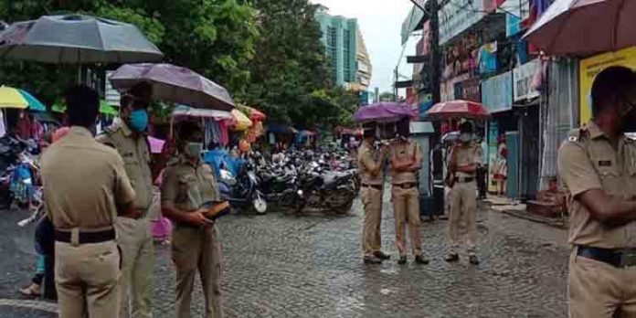 കോഴിക്കോട് മിഠായിത്തെരുവില് വഴിയോര കച്ചവടക്കാര്ക്ക് കച്ചവടം നടത്താന് അനുമതി കോഴിക്കോട് മിഠായിത്തെരുവില് വഴിയോര കച്ചവടക്കാര്ക്ക് കച്ചവടം നടത്താന് അനുമതി