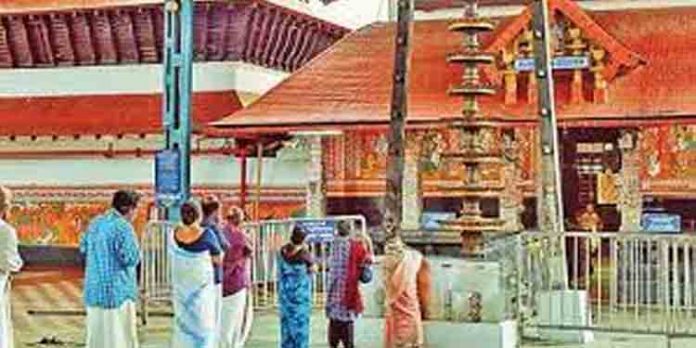 ഗുരുവായൂരപ്പന്റെ ലോക്കറ്റ് വിറ്റ 27.5 ലക്ഷം രൂപ കാണാനില്ല ഗുരുവായൂരപ്പന്റെ ലോക്കറ്റ് വിറ്റ 27.5 ലക്ഷം രൂപ കാണാനില്ല