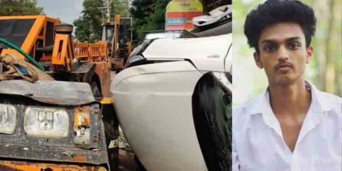 ക്രെയിനില് കാര് ഇടിച്ചു കയറി ഒരാള് മരിച്ചു ക്രെയിനില് കാര് ഇടിച്ചു കയറി ഒരാള് മരിച്ചു