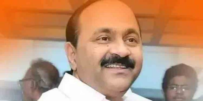 എ.കെ ശശീന്ദ്രനെ മന്ത്രിസഭയില് നിന്ന് പുറത്താക്കിയേ പറ്റൂ ; നിയമസഭയില് പ്രശ്നം കൊണ്ടുവരും : വി.ഡി സതീശന് എ.കെ ശശീന്ദ്രനെ മന്ത്രിസഭയില് നിന്ന് പുറത്താക്കിയേ പറ്റൂ ; നിയമസഭയില് പ്രശ്നം കൊണ്ടുവരും : വി.ഡി സതീശന്