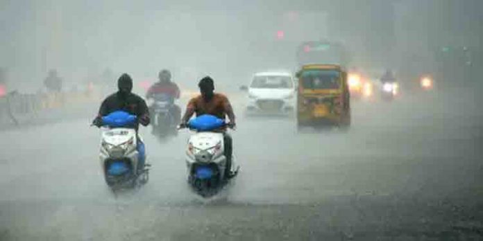 സംസ്ഥാനത്ത് അതിശക്തമായ മഴയ്ക്ക് സാധ്യത ; വിവിധ ജില്ലകളില് ഓറഞ്ച് യെല്ലോ അലേര്ട്ടുകള് സംസ്ഥാനത്ത് അതിശക്തമായ മഴയ്ക്ക് സാധ്യത ; വിവിധ ജില്ലകളില് ഓറഞ്ച് യെല്ലോ അലേര്ട്ടുകള്