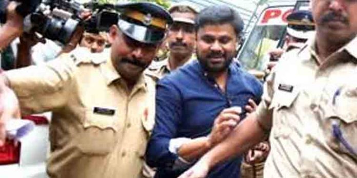 നടിയെ ആക്രമിച്ച കേസില് വിചാരണ പൂര്ത്തിയാക്കാന് കൂടുതല് സമയം വേണം ; പ്രത്യേക കോടതി ജഡ്ജി നടിയെ ആക്രമിച്ച കേസില് വിചാരണ പൂര്ത്തിയാക്കാന് കൂടുതല് സമയം വേണം ; പ്രത്യേക കോടതി ജഡ്ജി