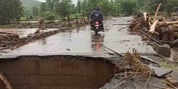 ശക്തമായ മഴ മഹാരാഷ്ട്രയില് റായ്ഗഡ് ജില്ലയില് മണ്ണിടിച്ചിലില് 36 പേര് മരണപ്പെട്ടു ശക്തമായ മഴ മഹാരാഷ്ട്രയില് റായ്ഗഡ് ജില്ലയില് മണ്ണിടിച്ചിലില് 36 പേര് മരണപ്പെട്ടു