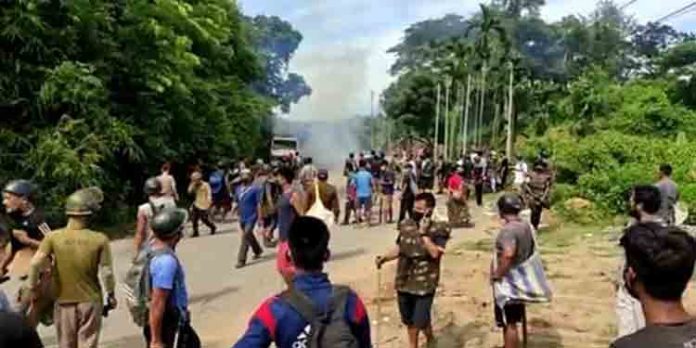 ആസാം-മിസോറാം അതിര്ത്തിയില് സംഘര്ഷം ; ആറ് ആസാം പോലീസുകാര് കൊല്ലപ്പെട്ടു ആസാം-മിസോറാം അതിര്ത്തിയില് സംഘര്ഷം ; ആറ് ആസാം പോലീസുകാര് കൊല്ലപ്പെട്ടു