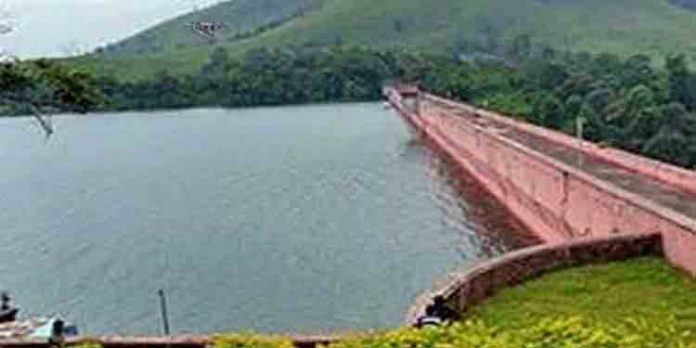 മുല്ലപ്പെരിയാര് അണക്കെട്ടില് ജലനിരപ്പ് ഉയര്ന്നതോടെ ആദ്യ മുന്നറിയിപ്പ് പുറപ്പെടുവിച്ചു മുല്ലപ്പെരിയാര് അണക്കെട്ടില് ജലനിരപ്പ് ഉയര്ന്നതോടെ ആദ്യ മുന്നറിയിപ്പ് പുറപ്പെടുവിച്ചു