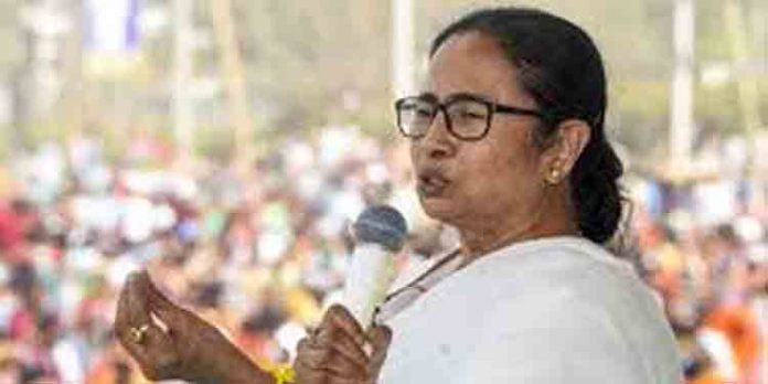മമതാ ബാനര്ജി തലസ്ഥാനത്ത് ; പ്രധാനമന്ത്രിയും കോണ്ഗ്രസ് നേതാക്കളുമായി പ്രത്യേക കൂടിക്കാഴ്ച മമതാ ബാനര്ജി തലസ്ഥാനത്ത് ; പ്രധാനമന്ത്രിയും കോണ്ഗ്രസ് നേതാക്കളുമായി പ്രത്യേക കൂടിക്കാഴ്ച
