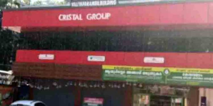 തൊടുപുഴ ക്രിസ്റ്റല് ഫിനാന്സ് തട്ടിപ്പ് ; സ്ഥാപനം പോലീസ് സീല് വെച്ചു ; ഉടമയും കുടുംബവും മുങ്ങി തൊടുപുഴ ക്രിസ്റ്റല് ഫിനാന്സ് തട്ടിപ്പ് ; സ്ഥാപനം പോലീസ് സീല് വെച്ചു ; ഉടമയും കുടുംബവും മുങ്ങി