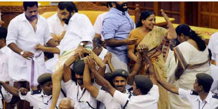 നിയമസഭ കയ്യാങ്കളി കേസില് സുപ്രിം കോടതി ഇന്ന് വിധി പറയും നിയമസഭ കയ്യാങ്കളി കേസില് സുപ്രിം കോടതി ഇന്ന് വിധി പറയും