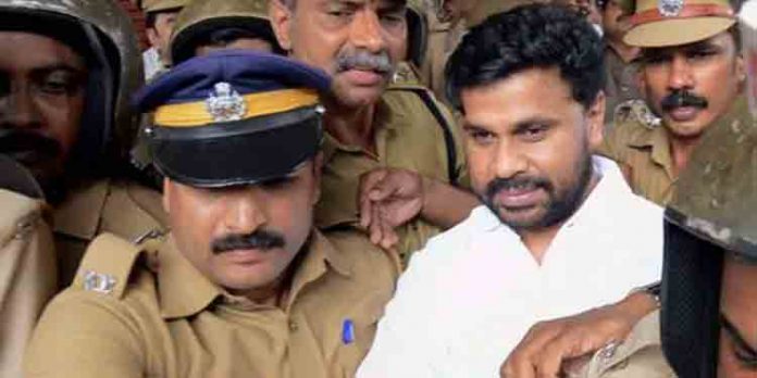 നടിയെ ആക്രമിച്ച കേസിലെ മാപ്പുസാക്ഷി വിഷ്ണുവിനെതിരെ ജാമ്യമില്ലാ വാറണ്ട് നടിയെ ആക്രമിച്ച കേസിലെ മാപ്പുസാക്ഷി വിഷ്ണുവിനെതിരെ ജാമ്യമില്ലാ വാറണ്ട്