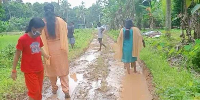 ഉളിയന്തറ – മാമ്പ്രപാടം റോഡ് തകര്ന്നിട്ട് പതിറ്റാണ്ടുകള് പിന്നിട്ടു ; അധികാരികള് കണ്ണു തുറക്കുന്നില്ല, ഉളിയന്തറ – മാമ്പ്രപാടം റോഡ് തകര്ന്നിട്ട് പതിറ്റാണ്ടുകള് പിന്നിട്ടു ; അധികാരികള് കണ്ണു തുറക്കുന്നില്ല,
