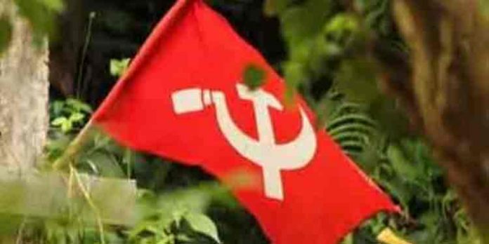 കുറ്റ്യാടിയിലെ പ്രാദേശിക നേതാക്കളെ ഉള്പ്പെടെ പുറത്താക്കിയ സി.പി.എം നിലപാടിനെതിരെ പ്രതിഷേധം കുറ്റ്യാടിയിലെ പ്രാദേശിക നേതാക്കളെ ഉള്പ്പെടെ പുറത്താക്കിയ സി.പി.എം നിലപാടിനെതിരെ പ്രതിഷേധം