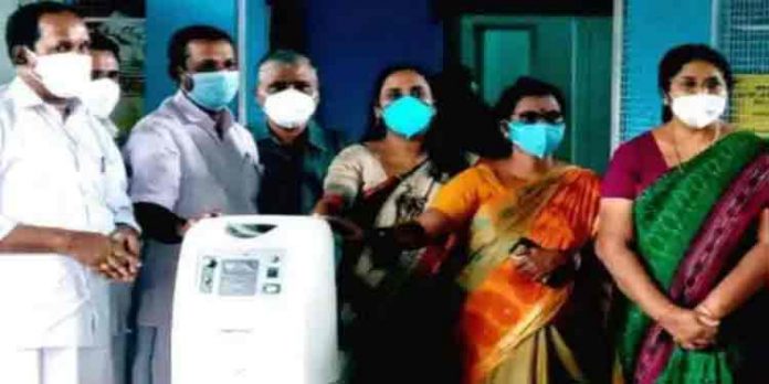മലയാലപ്പുഴ പ്രാഥമികാരോഗ്യ കേന്ദ്രത്തിന് ഓക്സിജന് കോണ്സന്ട്രേറ്റര് നല്കി ആന്റോ ആന്റണി എം.പി മലയാലപ്പുഴ പ്രാഥമികാരോഗ്യ കേന്ദ്രത്തിന് ഓക്സിജന് കോണ്സന്ട്രേറ്റര് നല്കി ആന്റോ ആന്റണി എം.പി