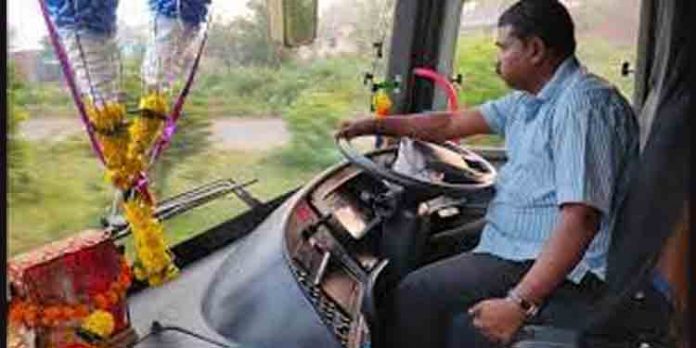 കെ.എസ്.ആര്.ടി.സി ഡബിള് ഡ്യൂട്ടി സമ്പ്രദായം നിര്ത്തലാക്കി ; ഇനി 12 മണിക്കൂര് സിംഗിള് ഡ്യൂട്ടി കെ.എസ്.ആര്.ടി.സി ഡബിള് ഡ്യൂട്ടി സമ്പ്രദായം നിര്ത്തലാക്കി ; ഇനി 12 മണിക്കൂര് സിംഗിള് ഡ്യൂട്ടി