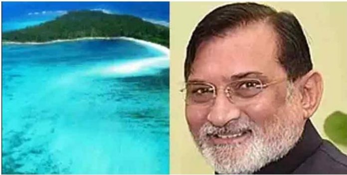 അഡ്മിനിസ്ട്രേറ്റര് പ്രഫുല് പട്ടേല് കൊച്ചിയില് ; ഇന്ന് ലക്ഷദ്വീപിലെത്തും – പ്രതിഷേധത്തിന് സാധ്യത അഡ്മിനിസ്ട്രേറ്റര് പ്രഫുല് പട്ടേല് കൊച്ചിയില് ; ഇന്ന് ലക്ഷദ്വീപിലെത്തും – പ്രതിഷേധത്തിന് സാധ്യത