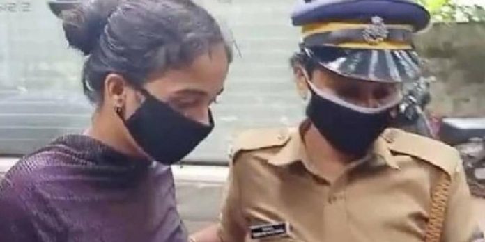 നവജാതശിശു മരിച്ച സംഭവം ; രേഷ്മയുടെ ഫെയ്സ്ബുക്ക് സുഹൃത്തുക്കളുടെ മൊഴിയെടുത്തു നവജാതശിശു മരിച്ച സംഭവം ; രേഷ്മയുടെ ഫെയ്സ്ബുക്ക് സുഹൃത്തുക്കളുടെ മൊഴിയെടുത്തു