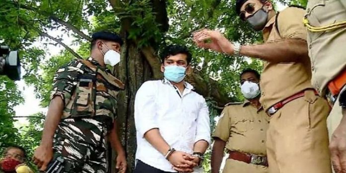 കരിപ്പൂര് സ്വര്ണക്കടത്ത് കേസ് ; കസ്റ്റംസിനോട് മൊഴി തിരുത്തി അർജുൻ ആയങ്കി – തെളിവെടുപ്പ് തുടരുന്നു കരിപ്പൂര് സ്വര്ണക്കടത്ത് കേസ് ; കസ്റ്റംസിനോട് മൊഴി തിരുത്തി അർജുൻ ആയങ്കി – തെളിവെടുപ്പ് തുടരുന്നു