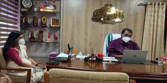 ട്രയൽ ഓണ്ലൈന് ക്ലാസില് അതിഥിയായി മന്ത്രി വി ശിവൻകുട്ടി ; വിദ്യാർത്ഥികളുമായി ആശയവിനിമയം നടത്തി ട്രയൽ ഓണ്ലൈന് ക്ലാസില് അതിഥിയായി മന്ത്രി വി ശിവൻകുട്ടി ; വിദ്യാർത്ഥികളുമായി ആശയവിനിമയം നടത്തി
