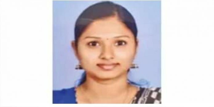 സ്വകാര്യ ബാങ്ക് ജീവനക്കാരി കുളിമുറിയില് ആത്മഹത്യ ചെയ്ത നിലയില് സ്വകാര്യ ബാങ്ക് ജീവനക്കാരി കുളിമുറിയില് ആത്മഹത്യ ചെയ്ത നിലയില്