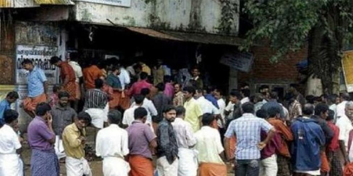 കേരളത്തിൽ മദ്യശാലകളുടെ എണ്ണം കുറവ് ; മാഹിയിൽ പോലും ഇതിൽ കൂടുതലെന്ന് കോടതി കേരളത്തിൽ മദ്യശാലകളുടെ എണ്ണം കുറവ് ; മാഹിയിൽ പോലും ഇതിൽ കൂടുതലെന്ന് കോടതി