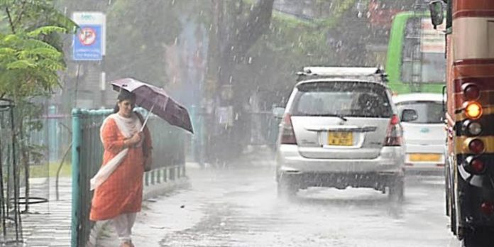 സംസ്ഥാനത്ത് ഇന്നും ശക്തമായ മഴയ്ക്ക് സാധ്യത ; മത്സ്യത്തൊഴിലാളികള്ക്ക് മുന്നറിയിപ്പ് സംസ്ഥാനത്ത് ഇന്നും ശക്തമായ മഴയ്ക്ക് സാധ്യത ; മത്സ്യത്തൊഴിലാളികള്ക്ക് മുന്നറിയിപ്പ്