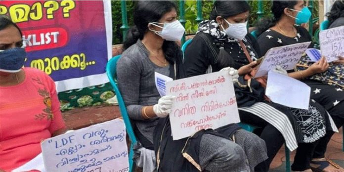 അപ്രഖ്യാപിത നിയമന നിരോധനം ; ഇടവേളയ്ക്ക് ശേഷം സെക്രട്ടേറിയേറ്റിന് മുന്നില് ഉദ്യോഗാര്ഥി സമരം അപ്രഖ്യാപിത നിയമന നിരോധനം ; ഇടവേളയ്ക്ക് ശേഷം സെക്രട്ടേറിയേറ്റിന് മുന്നില് ഉദ്യോഗാര്ഥി സമരം