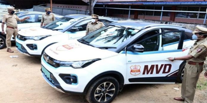 ആര്.ടി.ഒ.മാര്ക്ക് ‘ആന’ മതി ; പോലീസിന് സമാനമായ സ്ഥാനചിഹ്നങ്ങള് വിലക്കി ഡി.ജി.പി ആര്.ടി.ഒ.മാര്ക്ക് ‘ആന’ മതി ; പോലീസിന് സമാനമായ സ്ഥാനചിഹ്നങ്ങള് വിലക്കി ഡി.ജി.പി