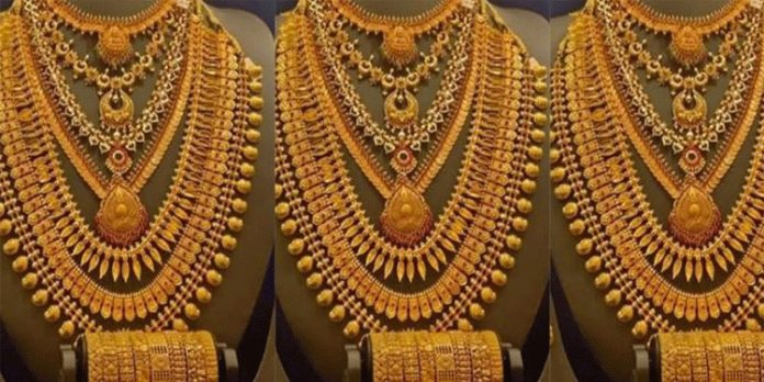 സംസ്ഥാനത്ത് സ്വര്ണവില പവന് 160 രൂപ കുറഞ്ഞ് 35,680 രൂപയായി സംസ്ഥാനത്ത് സ്വര്ണവില പവന് 160 രൂപ കുറഞ്ഞ് 35,680 രൂപയായി