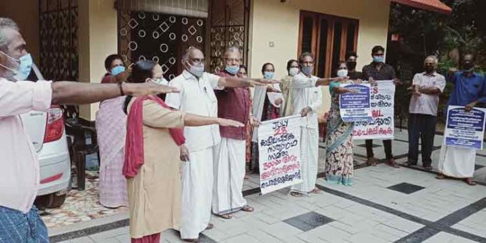 കെറെയിൽ പദ്ധതി ; സമരപ്രതിജ്ഞയും പ്രതിഷേധ ജ്വാലയും നടത്തി കെറെയിൽ പദ്ധതി ; സമരപ്രതിജ്ഞയും പ്രതിഷേധ ജ്വാലയും നടത്തി