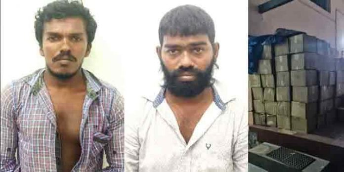 അമരവിളയില് 4500 കുപ്പി വ്യാജ മദ്യവുമായി രണ്ട് യുവാക്കള് അറസ്റ്റില് അമരവിളയില് 4500 കുപ്പി വ്യാജ മദ്യവുമായി രണ്ട് യുവാക്കള് അറസ്റ്റില്