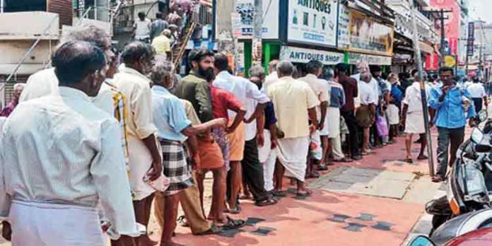 പ്രധാന പാതയോരങ്ങളില് മദ്യശാലകള് സ്ഥാപിക്കുന്നത് ഒഴിവാക്കണം ; ഹൈക്കോടതി പ്രധാന പാതയോരങ്ങളില് മദ്യശാലകള് സ്ഥാപിക്കുന്നത് ഒഴിവാക്കണം ; ഹൈക്കോടതി