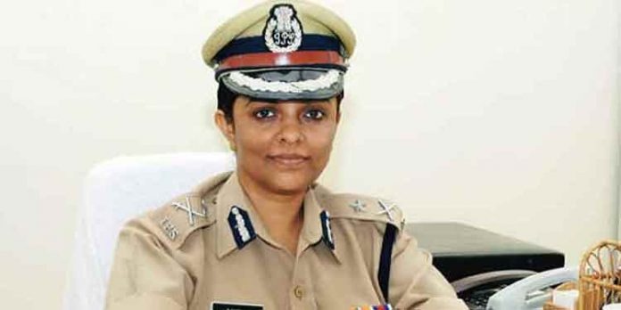 എഡിജിപി ബി. സന്ധ്യക്ക് ഡിജിപി പദവി നല്കാന് പോലീസ് മേധാവി സര്ക്കാരിനോടു ശുപാര്ശ ചെയ്തു എഡിജിപി ബി. സന്ധ്യക്ക് ഡിജിപി പദവി നല്കാന് പോലീസ് മേധാവി സര്ക്കാരിനോടു ശുപാര്ശ ചെയ്തു