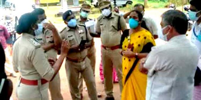 കോവിഡ് വ്യാപനം : ജില്ലാ പോലീസ് മേധാവി ചെങ്ങറ സന്ദര്ശിച്ചു കോവിഡ് വ്യാപനം : ജില്ലാ പോലീസ് മേധാവി ചെങ്ങറ സന്ദര്ശിച്ചു