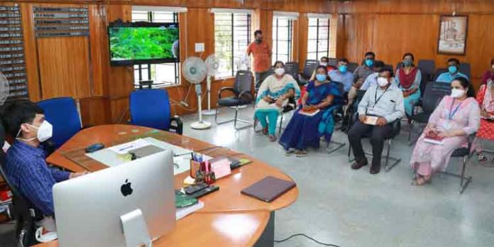 ജില്ലയിലെ കോവിഡ് പ്രതിരോധ പ്രവര്ത്തനങ്ങള് വിലയിരുത്തി കേന്ദ്ര ആരോഗ്യസംഘം ജില്ലയിലെ കോവിഡ് പ്രതിരോധ പ്രവര്ത്തനങ്ങള് വിലയിരുത്തി കേന്ദ്ര ആരോഗ്യസംഘം